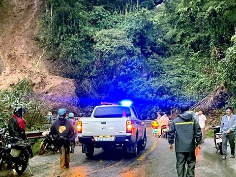 Đèo Ngoạn Mục đã thông xe nhưng vẫn tiềm ẩn nguy cơ sạt lở