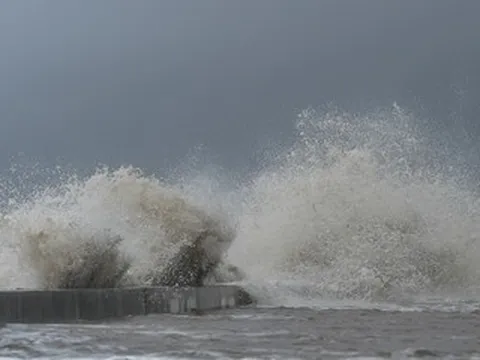 Tin cuối cùng về bão số 15 Koto, Biển Đông khả năng lại xuất hiện bão mới