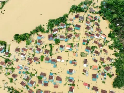 Điều đặc biệt ở nơi lũ đến cả làng nổi theo con nước