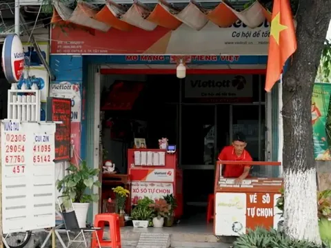 Chủ điểm sửa điện thoại chuyển hướng bán vé số Vietlott: 'Bán vui lắm!'
