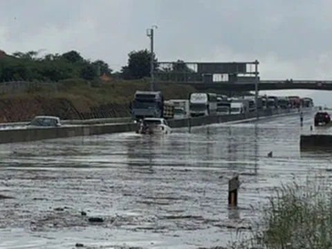 Cao tốc Phan Thiết - Dầu Giây tái ngập tại vị trí từng xảy ra sự cố 2 năm trước
