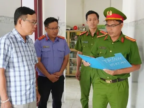 Công an tạm giữ hình sự ông Nguyễn Phúc Bình, thu 33 con dấu và hơn 100 hồ sơ