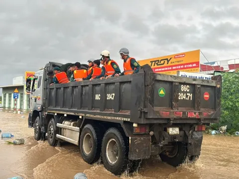 Tự ý rời điểm tránh trú bơi về nhà, người đàn ông bị nước lũ cuốn tử vong