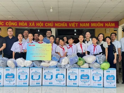 Đem yêu thương đến với vùng lũ