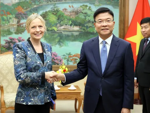 Tin tức sáng 6-12: Ông Lữ Quang Ngời là tân Chủ tịch tỉnh Cà Mau; Amazon tăng bán hàng Việt Nam