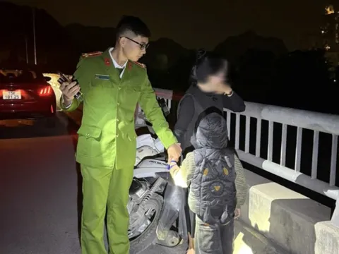 VIDEO: Chồng chết, người vợ trẻ ôm con trai 4 tuổi định nhảy cầu tự tử