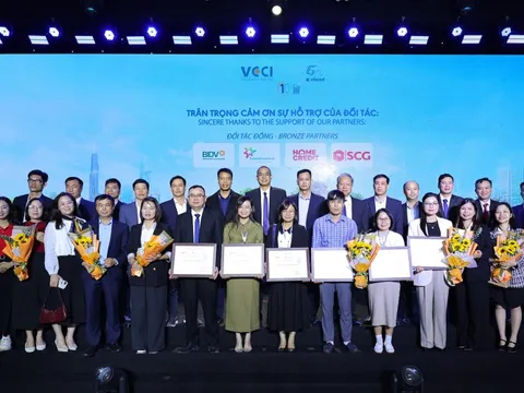 SCG và 7 công ty thành viên được vinh danh Top 100 doanh nghiệp bền vững 2025
