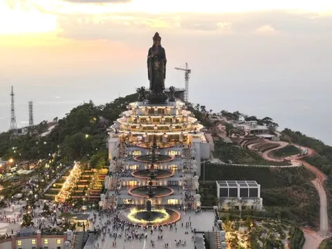 Tây Ninh đón 7 triệu khách trong năm 2025, doanh thu du lịch 4.400 tỉ, tăng hơn 40%