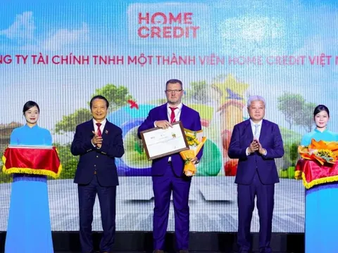 Home Credit lọt Top 10 Doanh nghiệp Bền vững lĩnh vực Thương mại - Dịch vụ