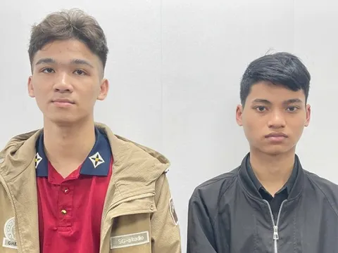 Bắt 2 đối tượng dùng dao khống chế người đàn ông để cướp xe máy