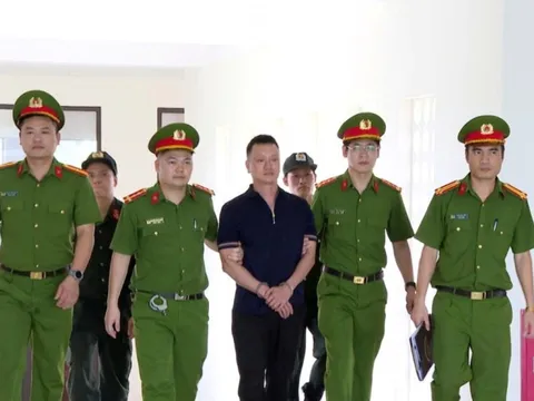 Cựu chỉ huy trưởng quân sự nhận tiền của “ông trùm" xứ Thanh Vi "ngộ" để chạy án