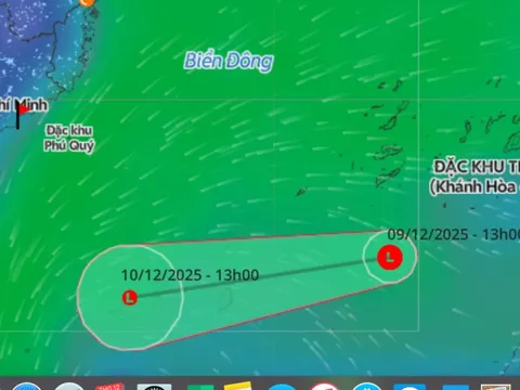 Diễn biến mới nhất về vùng áp thấp trên Biển Đông, cảnh báo mưa lớn ở miền Trung