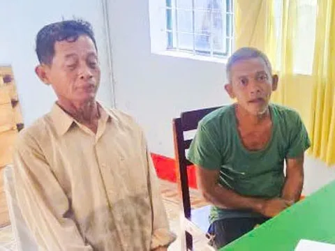 Cứu 2 người trên tàu cá bị cháy ở vùng biển An Giang