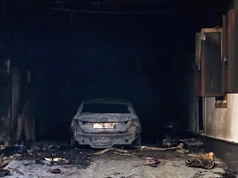 Nghi án người đàn ông phóng hỏa đốt ô tô rồi tự thiêu