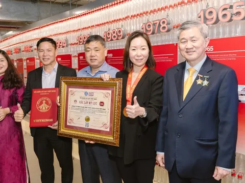 Coca-Cola Việt Nam xác lập kỷ lục với tác phẩm nghệ thuật từ bao bì nhựa tái chế lớn nhất