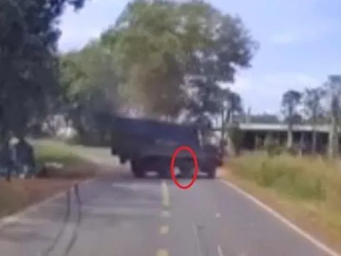 Bị ô tô tông rồi cán qua, người đàn ông tử vong tại chỗ