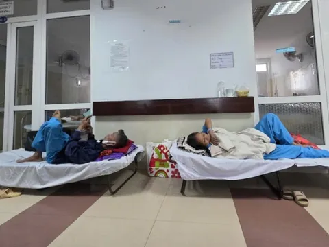 Bệnh viện Ung bướu Đà Nẵng quá tải: “Chỉ mong có thêm chỗ nằm, bớt cảnh chen chúc”