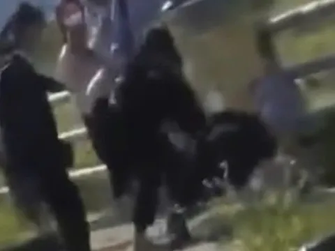 Nữ sinh lớp 10 ở Gia Lai bị nhóm lớp dưới đánh hội đồng