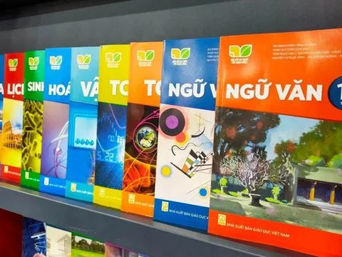 Cần quan tâm đến yếu tố bản quyền và cơ sở pháp lý khi chọn bộ SGK thống nhất