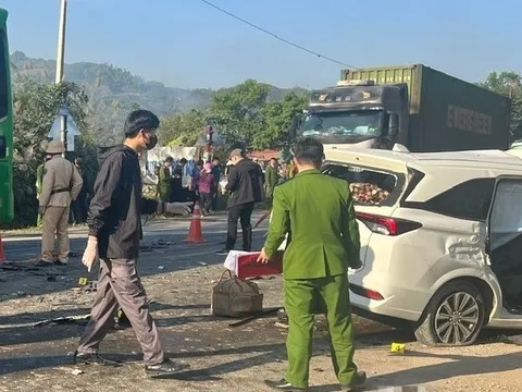 Nguyên nhân vụ xe ô tô 7 chỗ tông xe đầu kéo khiến 4 người tử vong, 2 người bị thương