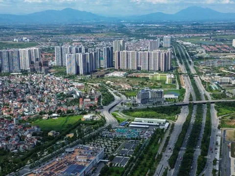 Hà Nội rào chắn một phần đại lộ Thăng Long, Xuân Thủy để sửa chữa, xe cộ di chuyển ra sao?