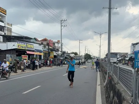 Đi bộ băng ngang đường bị xe máy tông, người đi bộ và người lái xe máy cùng tử vong