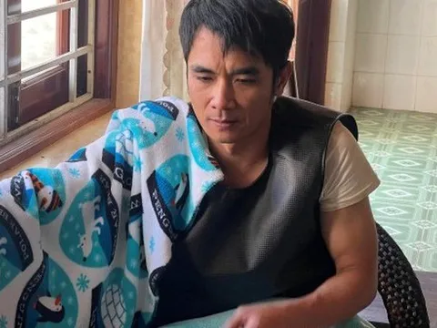 Bắt khẩn cấp đối tượng cưỡng hiếp cô gái ở bãi đất trống