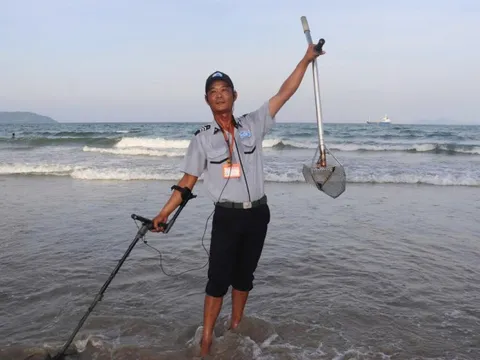 'Công binh' trên bãi tắm du lịch