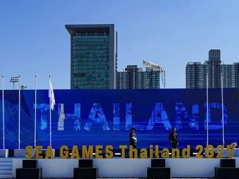 SEA Games trong lúc 'nhà có việc'