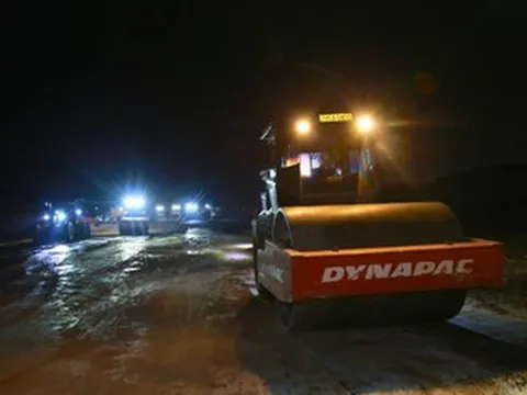 Xuyên đêm 'đua' tiến độ trên cao tốc kết nối sân bay Long Thành