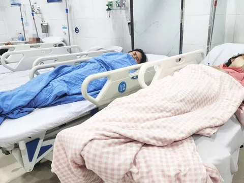 Quảng Ngãi: 20 người nhập viện, nghi ngộ độc thực phẩm sau khi ăn bánh mì