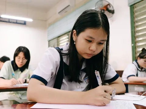 Điểm số luôn là áp lực thường trực trong suy nghĩ các em học sinh