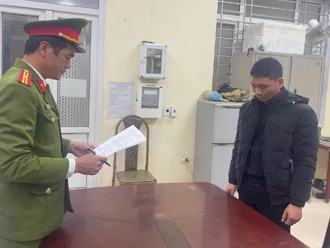 Bắt gã trai đi ăn cỗ cưới rồi trộm tiền phong bì mừng của chủ nhà