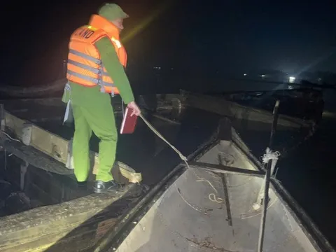 Lật tẩy bí mật về "chuyến hàng" của người phụ nữ trên sông