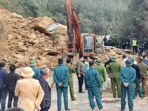 Vụ sạt lở vùi lấp nhiều người trên quốc lộ: Xác định 5 người thương vong