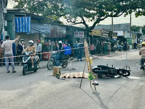 Tránh xe ba gác đậu ngược chiều, người phụ nữ bị xe tải cán tử vong