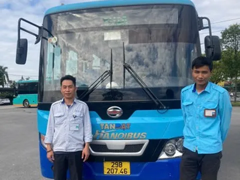 Hà Nội: Nhân viên xe buýt Transerco đưa học sinh ngất xỉu đi cấp cứu