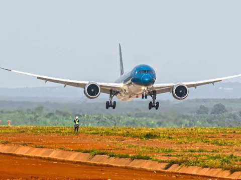 Phi công tiết lộ hậu trường 'xông đất' chưa từng có ở sân bay Long Thành