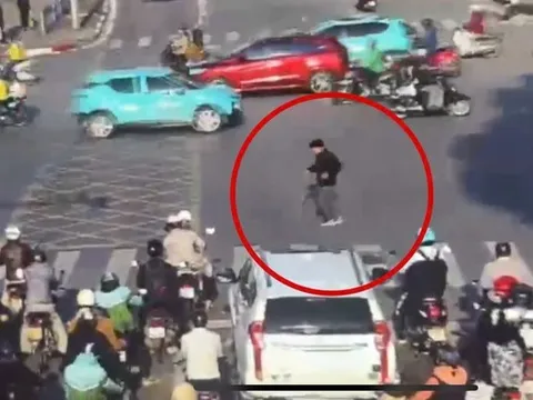 Cảnh sát trích xuất camera AI, giúp truy vết, tìm cụ ông U80 đi lạc ở Hà Nội