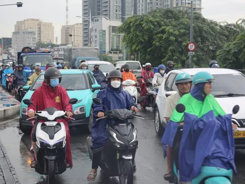 Dự báo thời tiết hôm nay, 17-12: Bầu trời TPHCM âm u trong lớp mù dày đặc