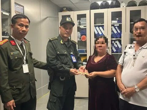 Nữ hành khách TPHCM đánh rơi 5 chỉ vàng khi đi vệ sinh ở sân bay