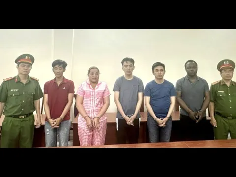 Thông tin nổi bật tại TPHCM ngày 17-12: Thợ hồ, công nhân tham gia rửa tiền; 3 thanh niên bị đánh