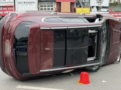 Vụ ô tô con lật nghiêng ở Ngã Tư Sở: Tài xế xe Santa Fe dương tính với ma túy