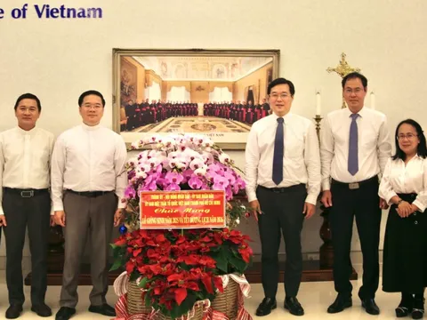Lãnh đạo TPHCM thăm, chúc mừng Giáng sinh Văn phòng Hội đồng Giám mục Việt Nam