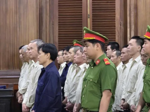 Vụ buôn lậu 1,7 triệu lít xăng dầu: Người giúp sức buôn lậu hưởng lợi bị đề nghị mức án cao hơn kẻ chủ mưu