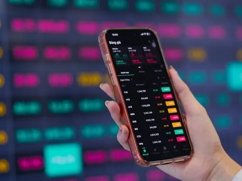 Cổ phiếu nhóm Vingroup bứt phá, VN-Index lấy lại mốc 1.700 điểm