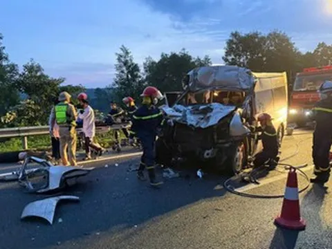 Sau vụ tai nạn 4 người chết, Bộ Xây dựng yêu cầu rà soát toàn bộ cao tốc, quốc lộ