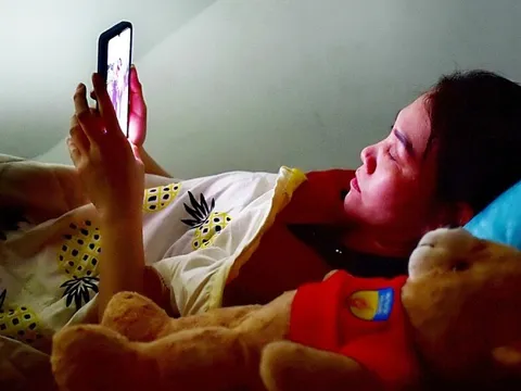 Cắt giảm thời gian ngủ để giải trí, thư giãn, gen Z ngày càng thiếu ngủ