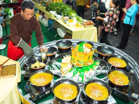 Hoa mắt, mềm lòng ở phiên chợ nông sản Bình Đông