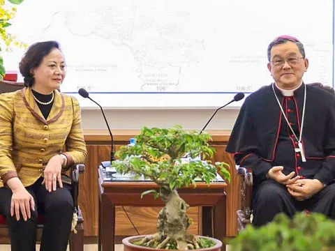 Ấm áp mùa Giáng sinh: Phó thủ tướng thăm, chúc mừng Tòa Giám mục Bắc Ninh